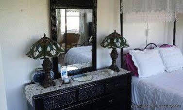 Hillcrest 2*