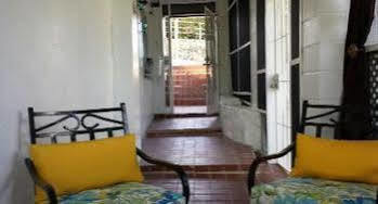 Hillcrest Bed & Breakfast 2*