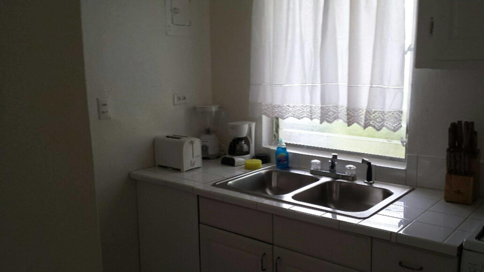 Hillcrest Bed & Breakfast 2*