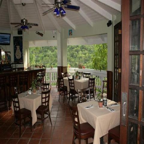 Flamboyan On The Bay & Aparthotel 3*